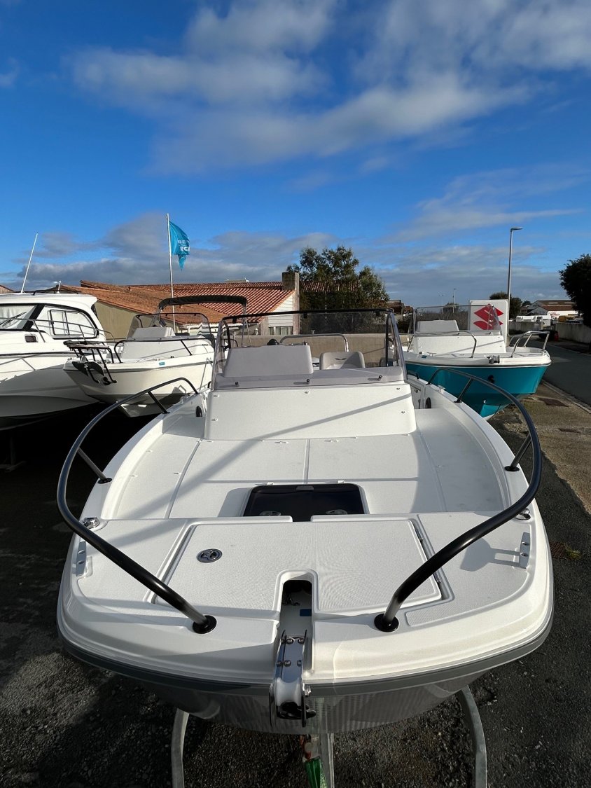 slider 1 Beneteau Flyer 7 SUNdeck